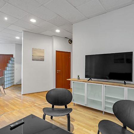 Bright Apartment In The Heart Of The City! Ρέυκιαβικ Εξωτερικό φωτογραφία
